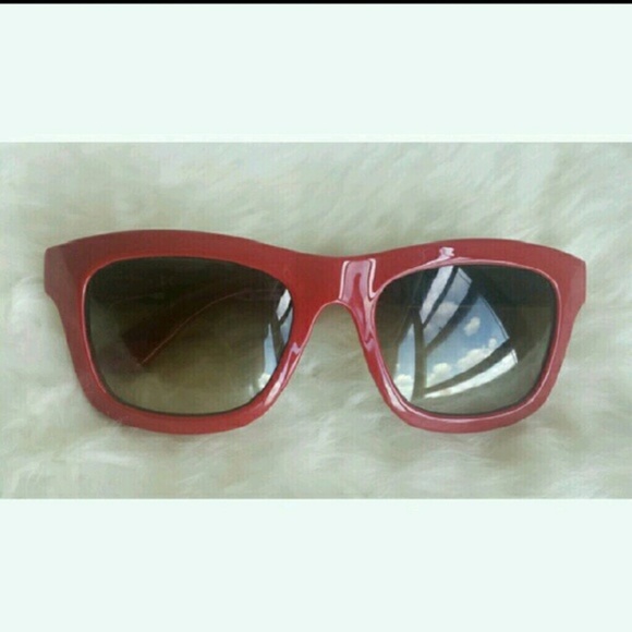 Valentino Rockstud Red Wayfarer Style Sunglasses - Picture 7 of 7